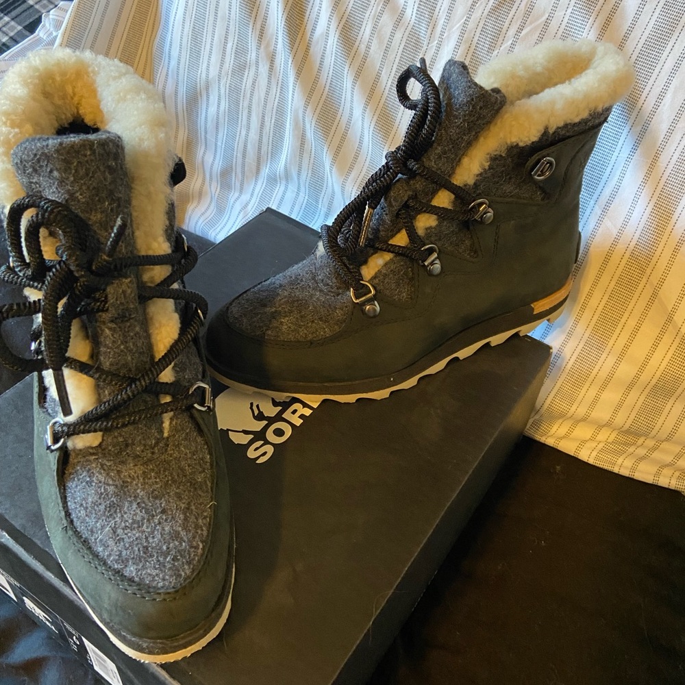 SOREL✨SHEERLING LINED BOOTS